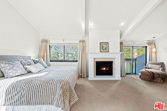 1622 Michael Lane, Pacific Palisades CA: https://media.crmls.org/mediaz/96ede778-a4c5-401d-bb04-29edf88c5259.jpg