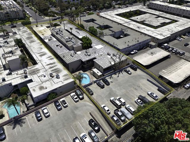 8567 Balboa Boulevard, Northridge CA: https://media.crmls.org/mediaz/96ee2da0-2be8-4143-8131-befbbebf50dc.jpg