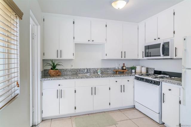 260 E St, Chula Vista CA: https://media.crmls.org/mediaz/96ee902d-d458-4d5a-9942-5b21ce01d581.jpg