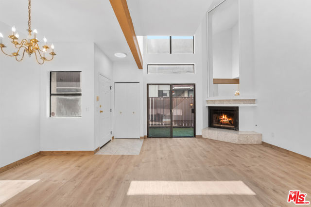 6323 Reseda Boulevard, Tarzana CA: https://media.crmls.org/mediaz/96ef522a-04f3-43c8-a294-a845d824119f.jpg