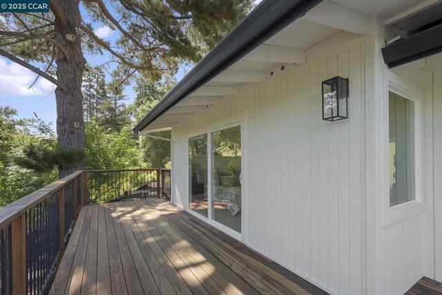 3233 Lucas Circle, Lafayette CA: https://media.crmls.org/mediaz/96ef6c50-7645-4e4a-9ddc-699b939ee915.jpg