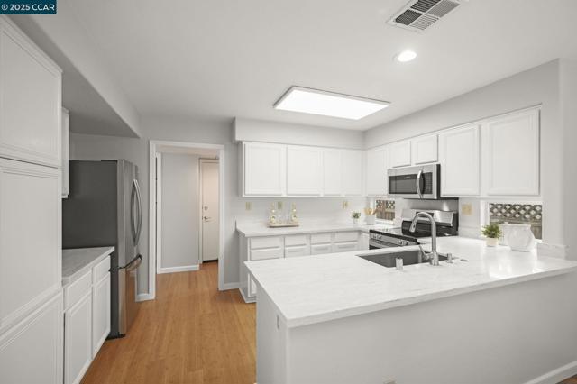 1116 Vista Pointe Cir, San Ramon CA: https://media.crmls.org/mediaz/96f0ffd7-0fd7-41d7-b990-a18c8e9dd948.jpg