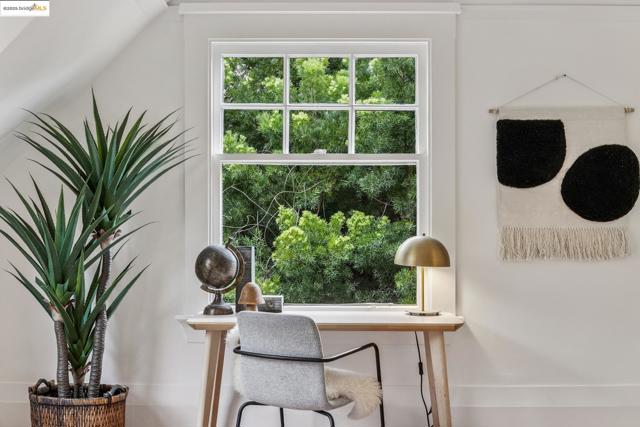 118 Hillside Ave, Piedmont CA: https://media.crmls.org/mediaz/96f1063a-951f-40ea-84b8-8bb2509a4c17.jpg
