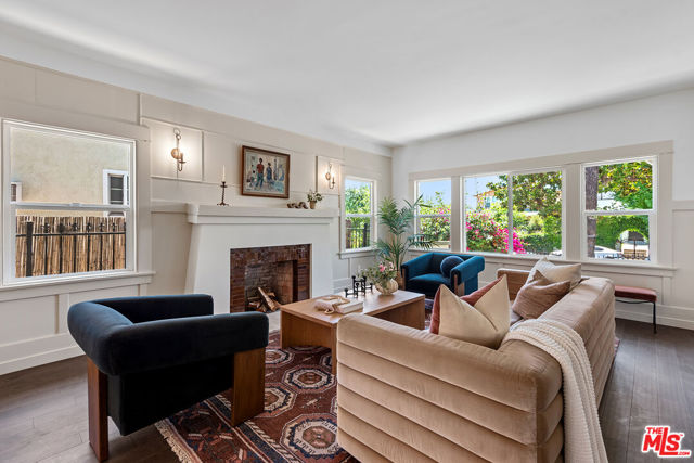 3816 S Harvard Boulevard, Los Angeles CA: https://media.crmls.org/mediaz/96f13d9f-1bb3-4f1e-a1e5-7946e23a596d.jpg