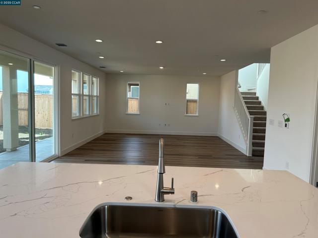 8121 Vessel Way, Sacramento CA: https://media.crmls.org/mediaz/96f18b88-f605-470a-badf-33c59933a855.jpg