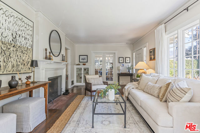 601 S Hudson Avenue, Pasadena CA: https://media.crmls.org/mediaz/96f1a195-b555-4af4-a576-67a1afbacd65.jpg