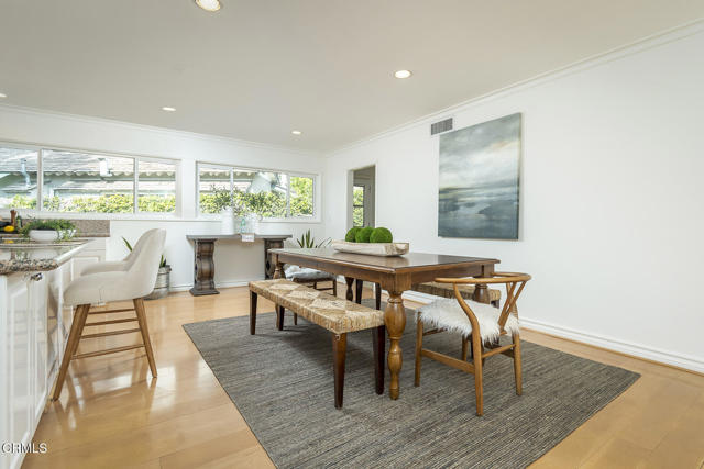 5045 Redwillow Lane, La Canada Flintridge CA: https://media.crmls.org/mediaz/96f1e3a9-6c99-4953-8b8b-2f80a00f01de.jpg