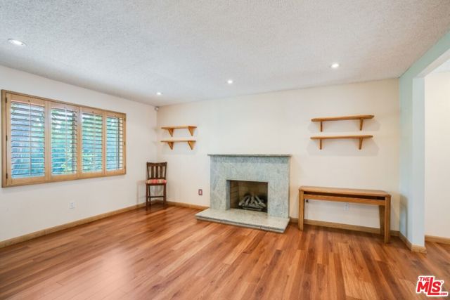 8145 Varna Avenue photo 7