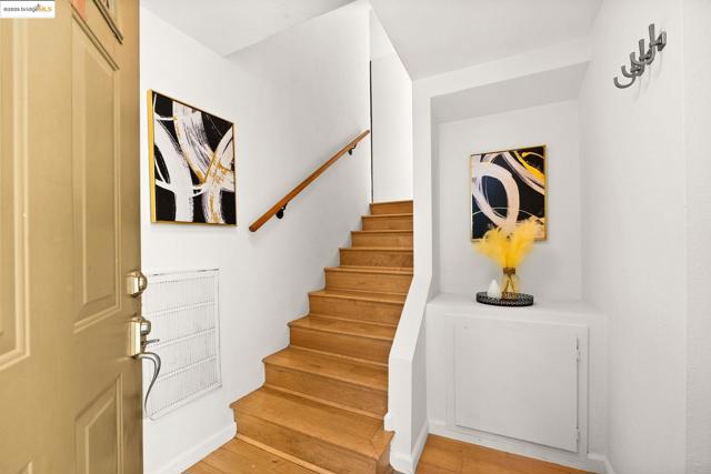 300 Locust Dr, Vallejo CA: https://media.crmls.org/mediaz/96f26bda-81d3-4eb7-ae79-03d45730fdfb.jpg