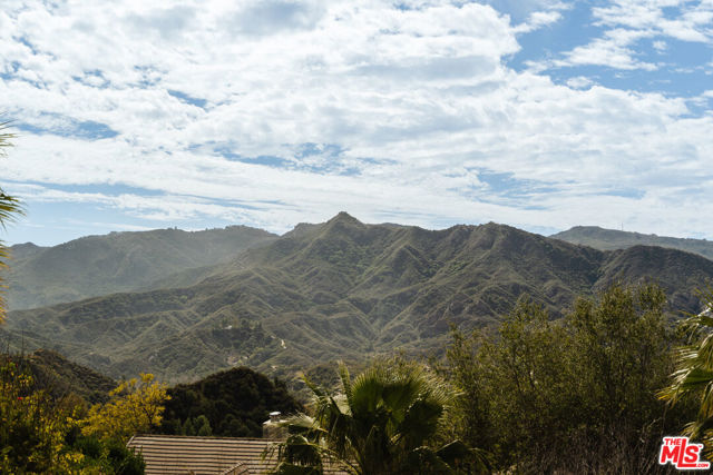 2865 Marquette Drive, Topanga CA: https://media.crmls.org/mediaz/96f29fe0-e89e-4eab-9eb4-629fa776fc80.jpg