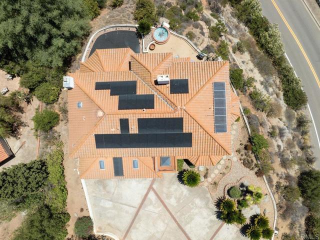 23742 Calistoga Place, Ramona CA: https://media.crmls.org/mediaz/96f2f667-3798-4f6d-bddd-1bd400aefb85.jpg