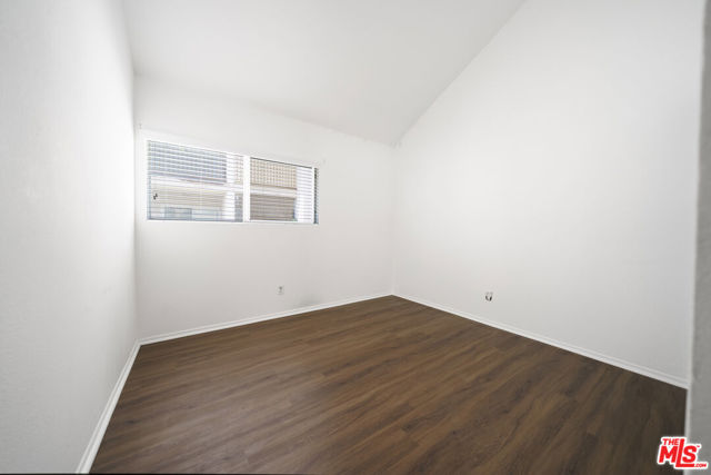 7631 Reseda Boulevard, Reseda CA: https://media.crmls.org/mediaz/96f3313c-7af7-4e5c-8e83-995a5f9a6c57.jpg