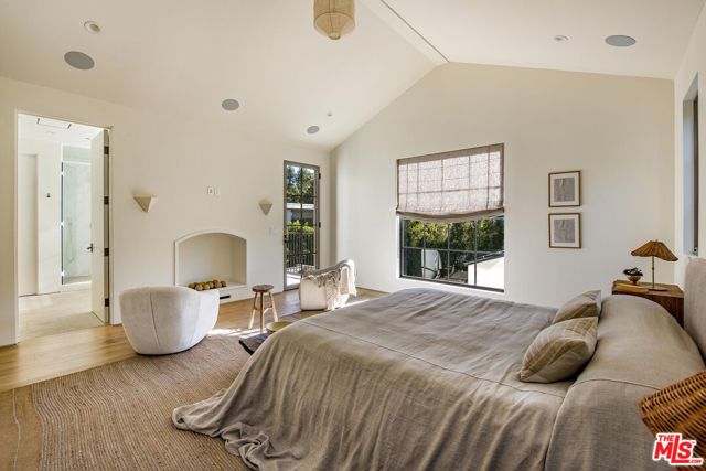 4209 Vantage Avenue, Studio City CA: https://media.crmls.org/mediaz/96f3a44a-addd-4484-9537-151c76c2e50e.jpg