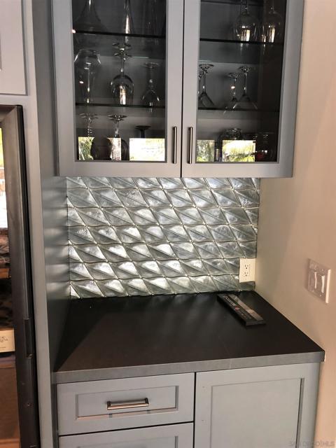 1153 Crest Dr, Encinitas CA: https://media.crmls.org/mediaz/96f43ecf-1348-4588-85bb-8d79e1063c53.jpg