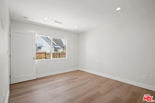 1563 E Elizabeth Street, Pasadena CA: https://media.crmls.org/mediaz/96f454d9-75d2-4c73-ba68-ab037ea2ee01.jpg