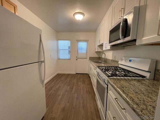 2254 Garnet Ave, San Diego CA: https://media.crmls.org/mediaz/96f45e56-d77e-49ce-973a-24d96e146523.jpg