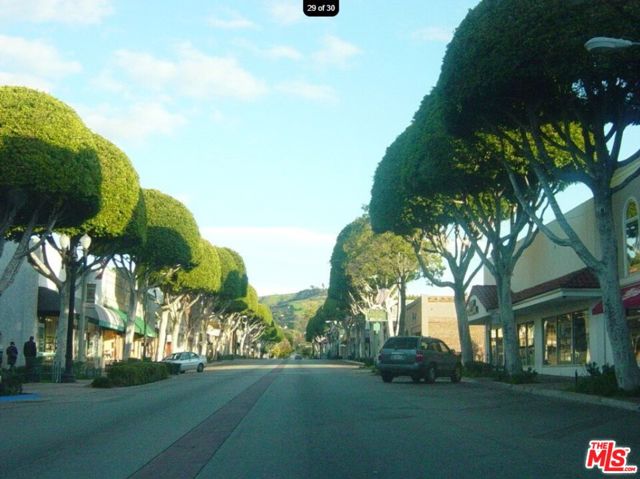 12129 Beverly Boulevard, Whittier CA: https://media.crmls.org/mediaz/96f4b7f8-cdca-4896-9604-e81c7ada1369.jpg