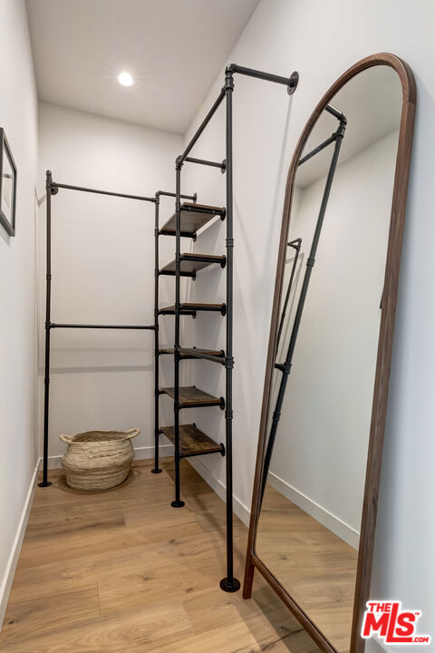 3404 Glenalbyn Drive, Los Angeles CA: https://media.crmls.org/mediaz/96f4f506-354f-4ea7-a4e3-6690cc501186.jpg