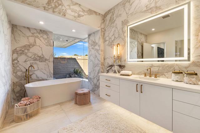 9 Regency Drive, Rancho Mirage CA: https://media.crmls.org/mediaz/96f5765d-e59a-416e-a6e7-5ba49e0c4c8e.jpg