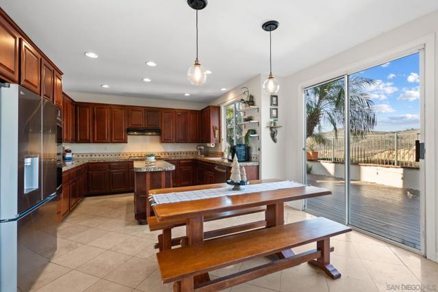 1664 Sagewood Way, San Marcos CA: https://media.crmls.org/mediaz/96f5a579-be8d-4c03-a3a8-7728bfbba20d.jpg