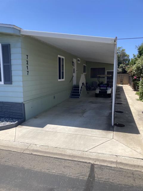 7217 San Luis St, Carlsbad CA: https://media.crmls.org/mediaz/96f690c8-2b72-481c-9b35-c3b6fa7161cc.jpg