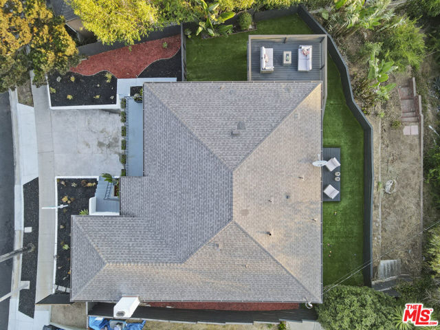 5549 Onacrest Drive, Los Angeles CA: https://media.crmls.org/mediaz/96f727c8-0b50-4e16-8cb8-e42dbf33a5c8.jpg
