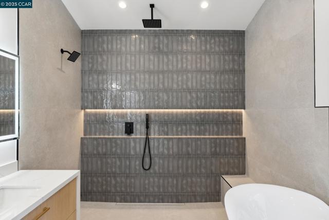 17 Julianne Ct, Walnut Creek CA: https://media.crmls.org/mediaz/96f73869-6ae7-4383-8412-241113789ac3.jpg