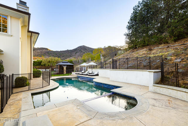 29475 Malibu View Court, Agoura Hills CA: https://media.crmls.org/mediaz/96f7911c-0591-49e2-a3dc-284fa547f638.jpg