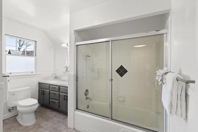 774 Edgewood Road, San Mateo CA: https://media.crmls.org/mediaz/96f7c111-ebba-40c3-a96a-b13b23f7073d.jpg