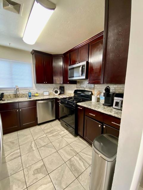 Image 10 of 21 For 4887 Lafayette Street