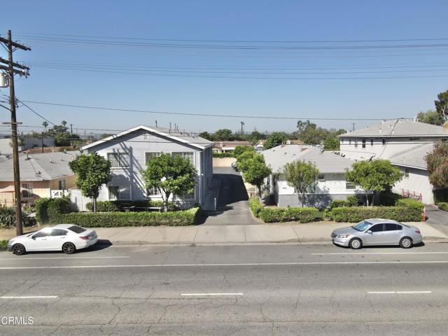 8425 Glenoaks Boulevard, Sun Valley CA: https://media.crmls.org/mediaz/96f7dc0b-03b2-4e0d-ab91-ee2e4f6d1e56.jpg