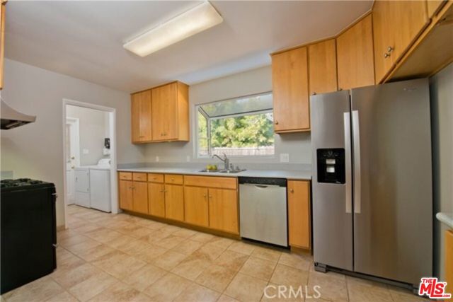 1808 Euclid Street, Santa Monica CA: https://media.crmls.org/mediaz/96f8c9f6-b159-408d-9bcf-18055860e4ff.jpg