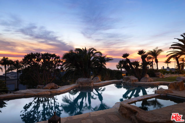 93 Laurel Drive, Rancho Palos Verdes CA: https://media.crmls.org/mediaz/96f8e4ba-1b0d-4073-8d89-32766e46033a.jpg