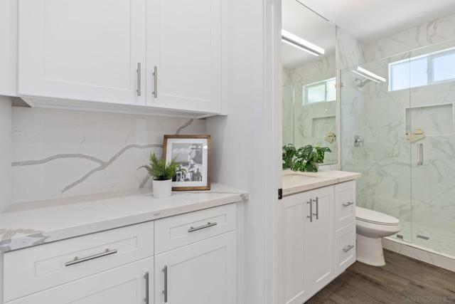 1384 Cynthia Ln, Carlsbad CA: https://media.crmls.org/mediaz/96f9254e-11b6-428a-9254-51193f52f76c.jpg