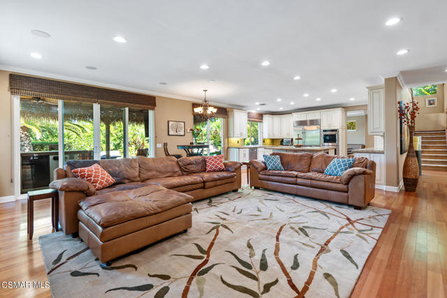 213 Heath Meadow Court, Simi Valley CA: https://media.crmls.org/mediaz/96f93268-a4e8-4c58-ad92-44b1a3d4948c.jpg