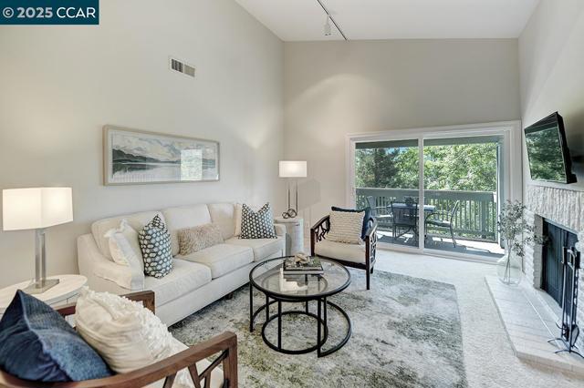 2638 Saklan Indian Dr, Walnut Creek CA: https://media.crmls.org/mediaz/96f93998-b552-4122-9ffd-b45e3ce9eaab.jpg