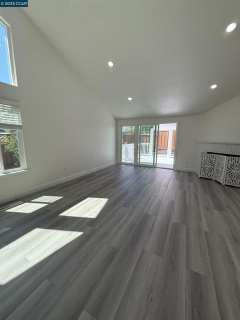 797 Orinda Ct, Fairfield CA: https://media.crmls.org/mediaz/96f9ff8e-9a93-40f1-99aa-eb23503d50a7.jpg