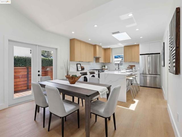 1612 Carleton St, Berkeley CA: https://media.crmls.org/mediaz/96fa5be3-5b03-45ca-a0af-e372137e66ab.jpg