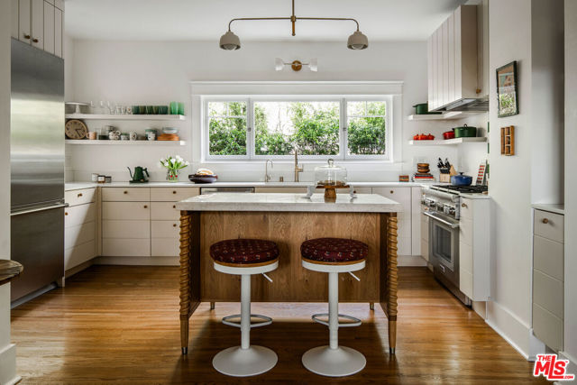 1741 Golden Gate Avenue, Los Angeles CA: https://media.crmls.org/mediaz/96fb7d77-3408-47ba-aa57-deae10d72b50.jpg