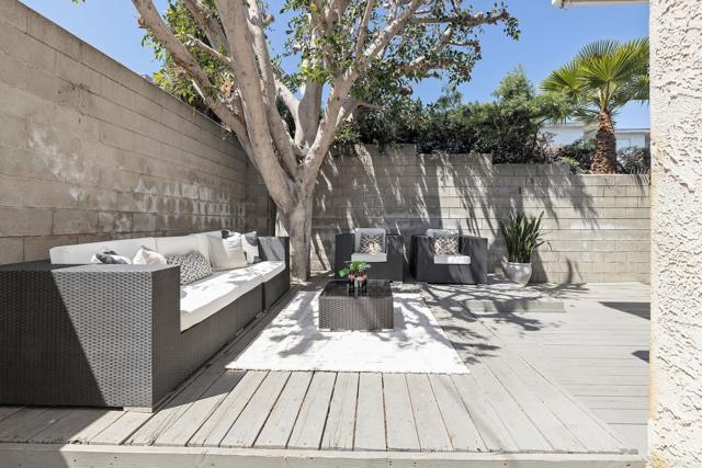 2200 Vanderbilt Lane, Redondo Beach, California 90278, 2 Bedrooms Bedrooms, ,3 BathroomsBathrooms,Residential,Sold,Vanderbilt,PTP2202500
