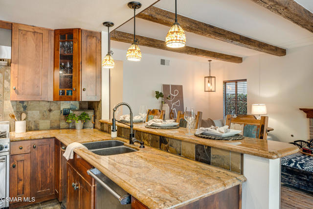 12208 Cherry Grove Street, Moorpark CA: https://media.crmls.org/mediaz/96fc735a-7652-481c-bf17-89b68f8bd273.jpg
