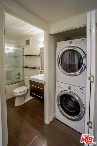 600 W 9Th Street, Los Angeles CA: https://media.crmls.org/mediaz/96fd53c8-9e97-46c4-a28d-3d86fdf6c725.jpg