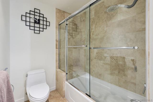 800 The Mark Ln, San Diego CA: https://media.crmls.org/mediaz/96fd6b51-b51a-4541-a450-29f872ad64e0.jpg