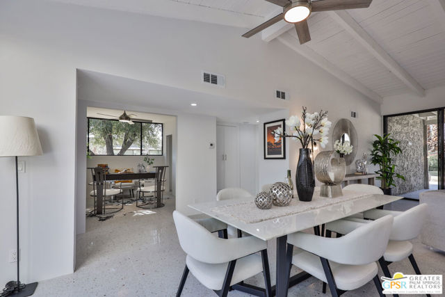 833 N Calle De Flora Vista, Palm Springs CA: https://media.crmls.org/mediaz/96fe23bc-2023-45ab-9ca4-5ad8df643c74.jpg