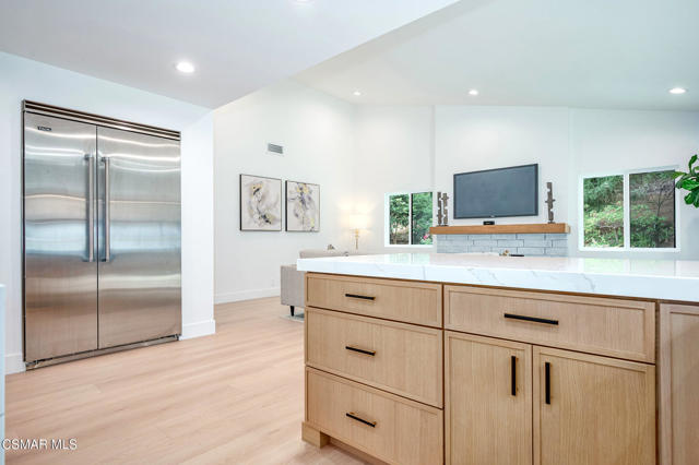 674 Lautrec Court, Thousand Oaks CA: https://media.crmls.org/mediaz/96fecc2b-10fa-41b7-9ce9-786f47c4580e.jpg