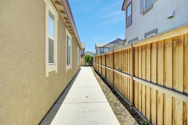 2606 Salinger Avenue, Tracy CA: https://media.crmls.org/mediaz/96ff61dc-7b38-4ac7-b364-3ee53193da59.jpg