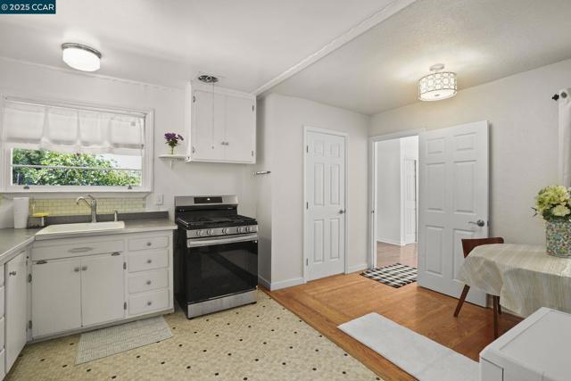 2450 Bella Vista Ave, Martinez CA: https://media.crmls.org/mediaz/96ff7459-a8f3-4e0c-9ed8-e977079fdc2b.jpg