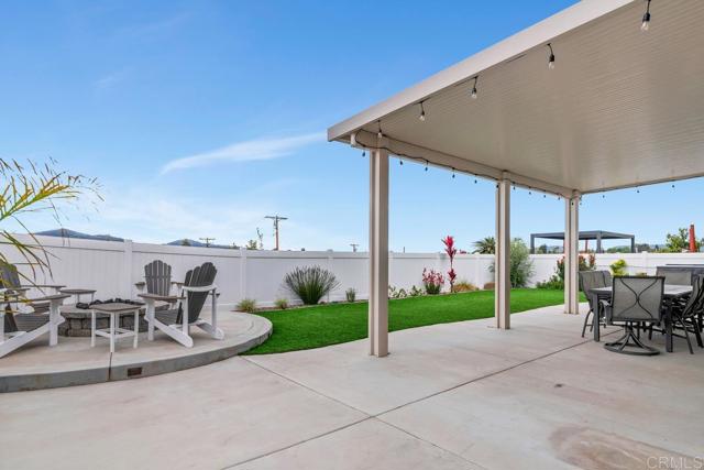 1643 Raecorte Place, Escondido CA: https://media.crmls.org/mediaz/9700594a-d49c-4053-8fb8-419dd6e1f366.jpg