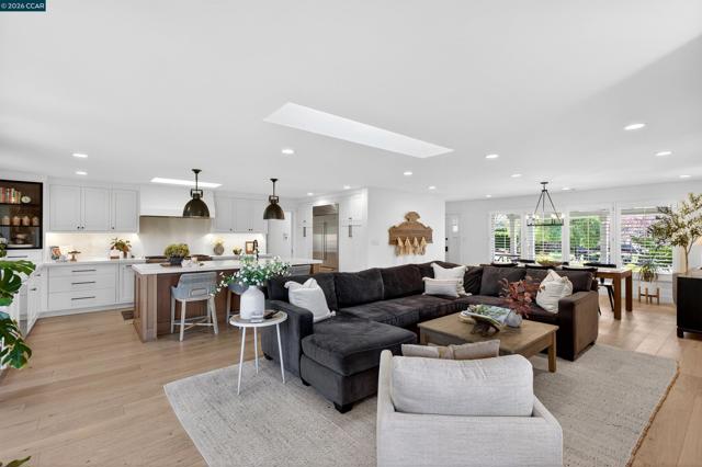 Image 19 of 46 For 393 Colorados Ct