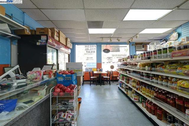 34595 Alvarado-Niles Blvd, Union City CA: https://media.crmls.org/mediaz/97016950-2fc7-4429-83f4-de0e5ea51ee7.jpg